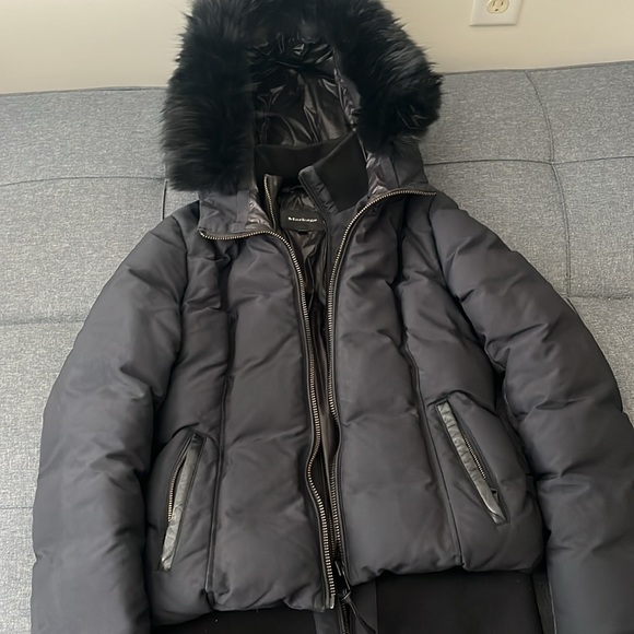 Mackage size small used 🖤🖤 needs minor repair and refresh greatly priced - Picture 2 of 12